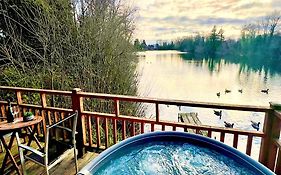 Holly Lodge 12 Hot Tub